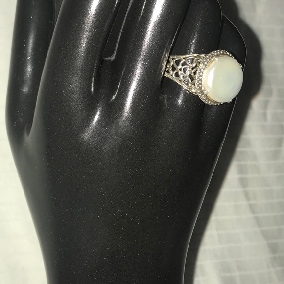 ‼️Bundle & Save‼️ NWOT Fashion Ring Sz- 7 - Picture 1 of 8
